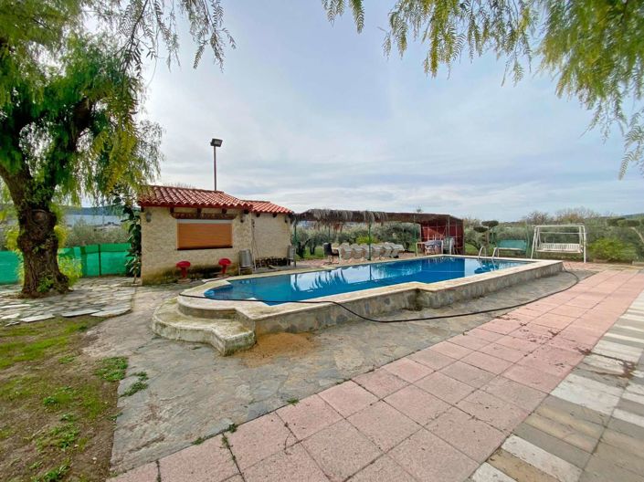 Image No.24-5 Bed Property for sale