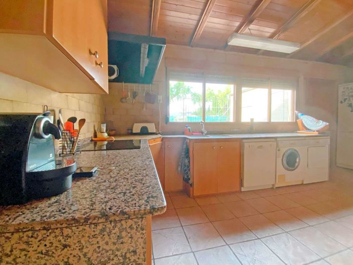 Image No.5-5 Bed Property for sale