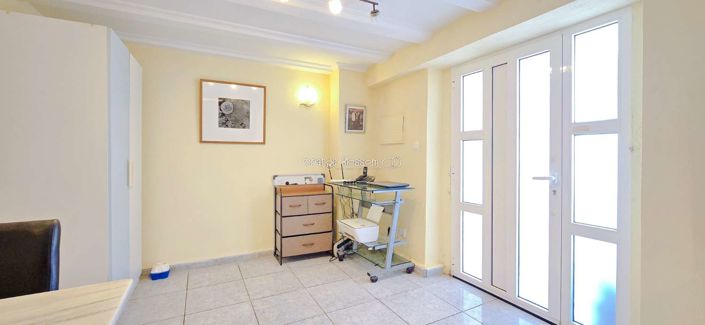 Image No.11-2 Bed Townhouse for sale