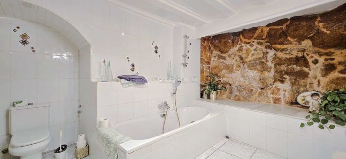 Image No.18-2 Bed Townhouse for sale