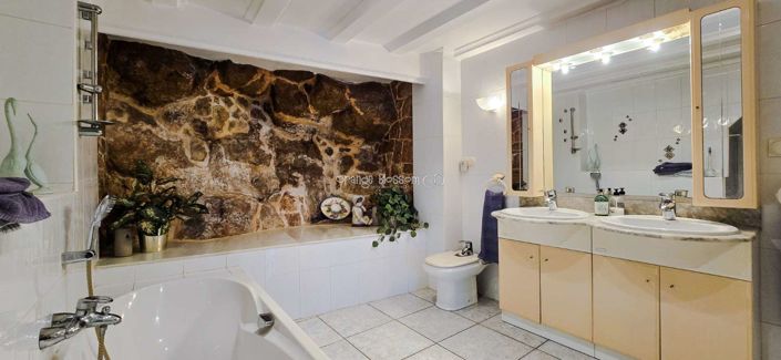 Image No.20-2 Bed Townhouse for sale