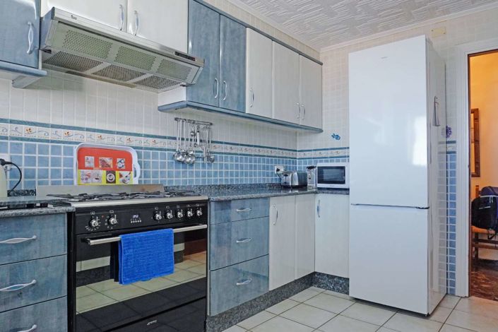 Image No.16-4 Bed Property for sale