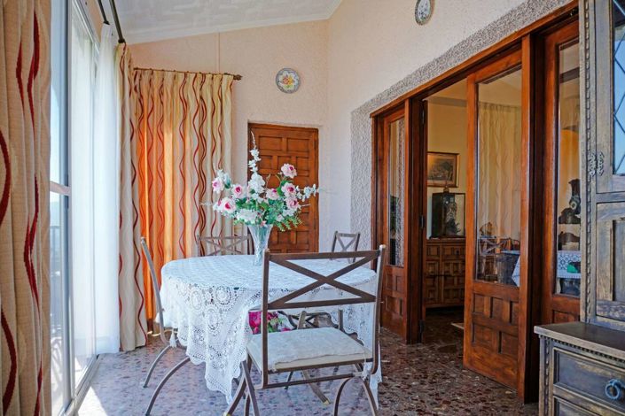 Image No.26-4 Bed Property for sale