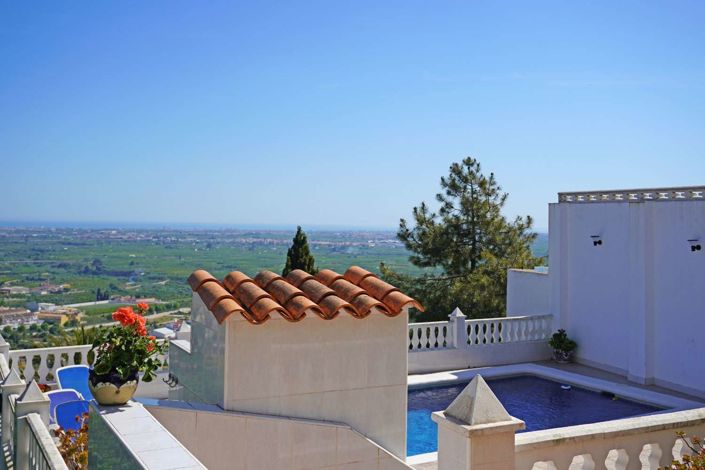 Image No.4-4 Bed Property for sale