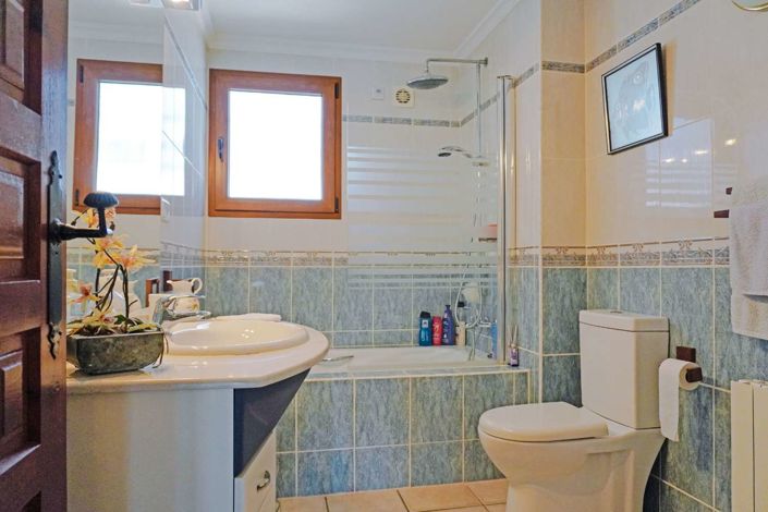 Image No.36-4 Bed Property for sale