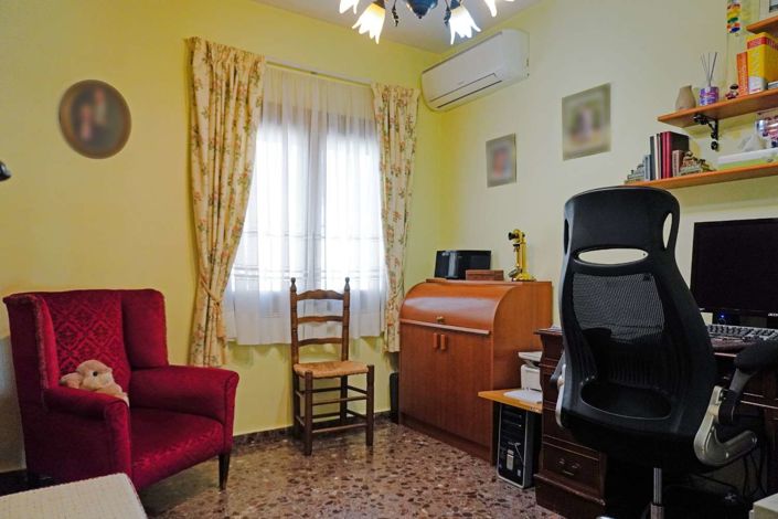 Image No.38-4 Bed Property for sale