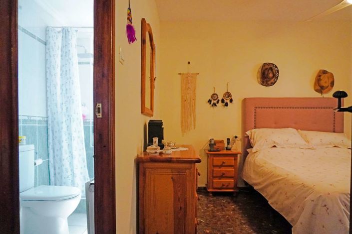 Image No.41-4 Bed Property for sale