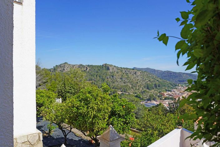 Image No.48-4 Bed Property for sale