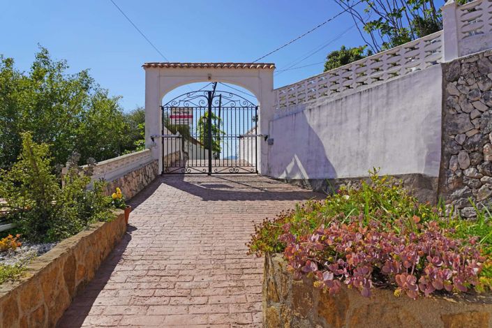 Image No.6-4 Bed Property for sale