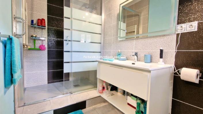 Image No.39-5 Bed Villa for sale