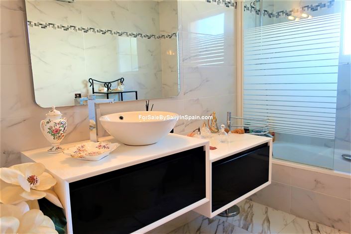 Image No.42-Villa de 4 chambres à vendre à Gandía