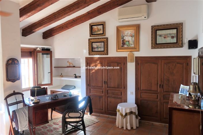 Image No.31-5 Bed Villa for sale