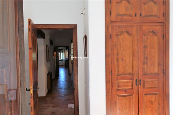 Image No.48-5 Bed Villa for sale