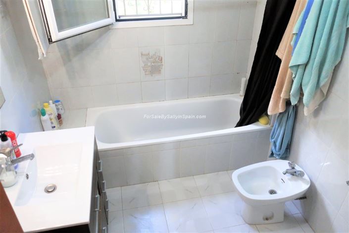 Image No.28-4 Bed Villa for sale