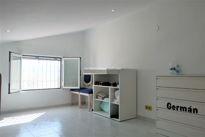 Image No.37-4 Bed Villa for sale