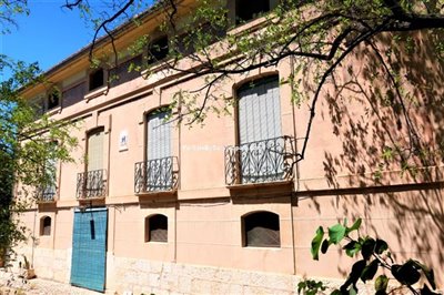 10 Bed Villa for sale