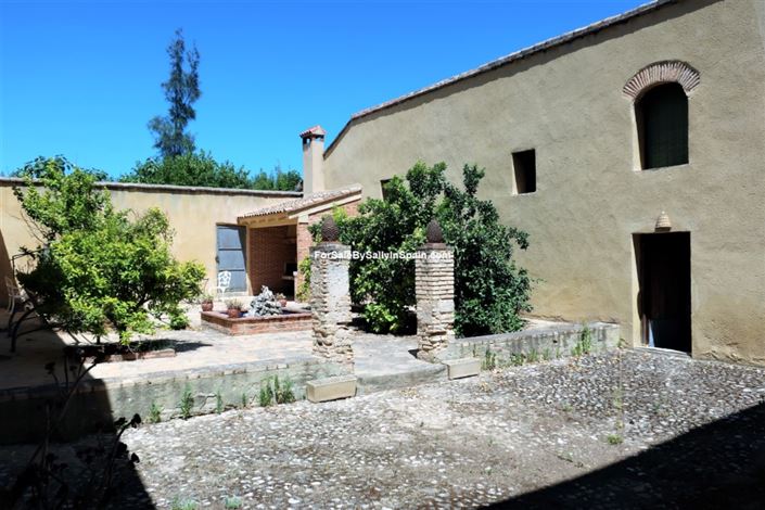 Image No.11-10 Bed Villa for sale