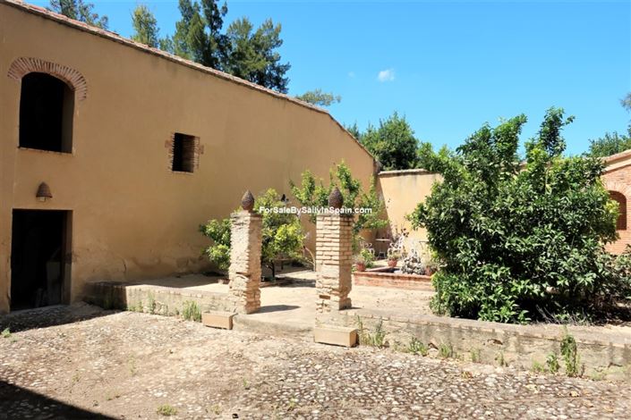 Image No.15-10 Bed Villa for sale