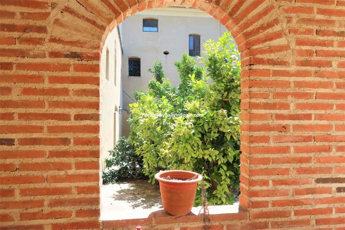 Image No.7-10 Bed Villa for sale