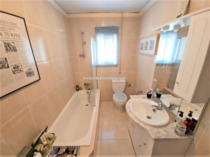 Image No.37-4 Bed Villa for sale