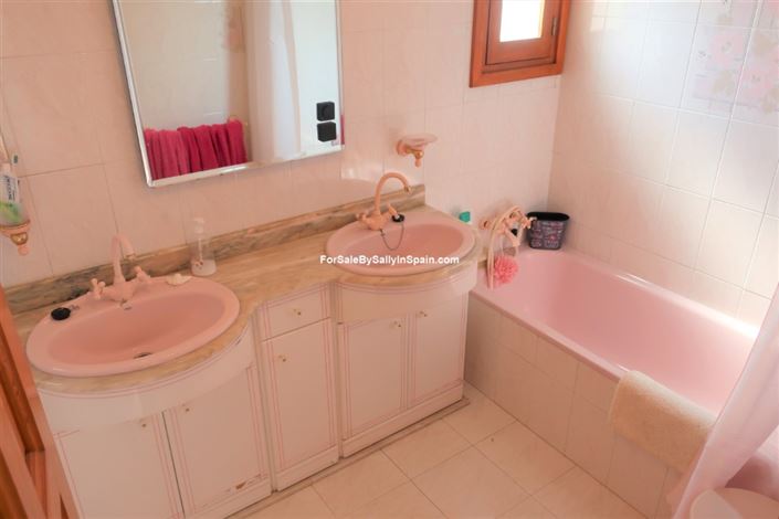 Image No.50-3 Bed Villa for sale