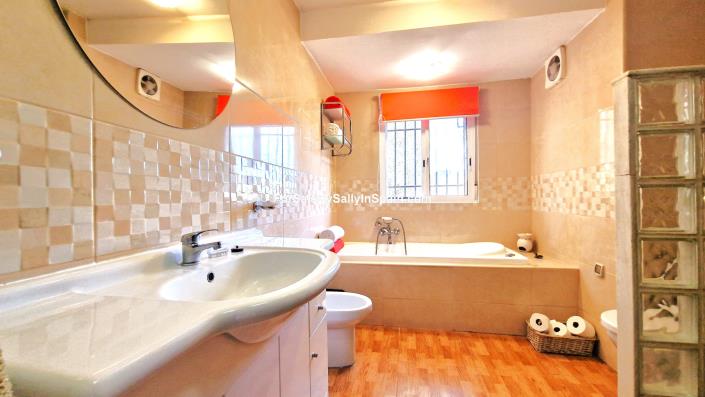 Image No.39-Villa de 4 chambres à vendre à Marxuquera