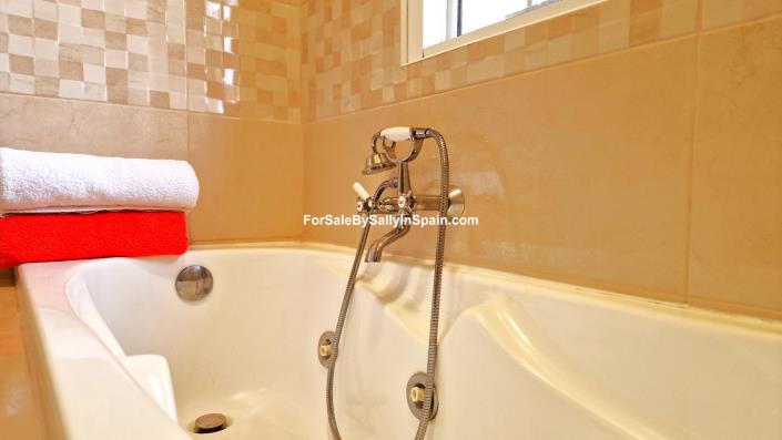 Image No.40-Villa de 4 chambres à vendre à Marxuquera