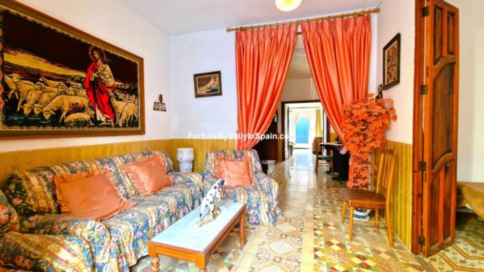 Image No.7-6 Bed Townhouse for sale