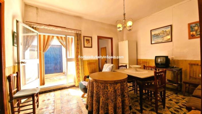 Image No.9-6 Bed Townhouse for sale