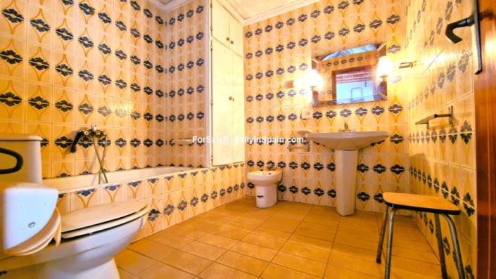 Image No.10-6 Bed Townhouse for sale