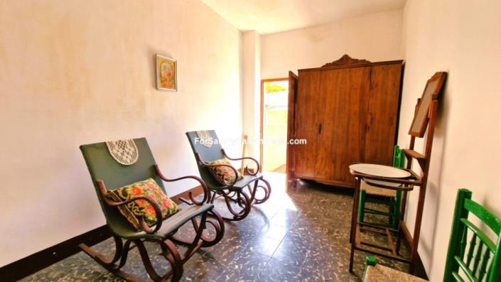 Image No.16-6 Bed Townhouse for sale