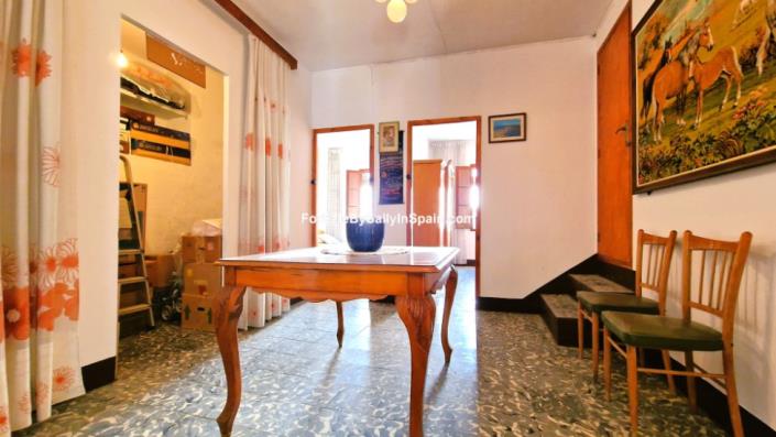 Image No.15-6 Bed Townhouse for sale