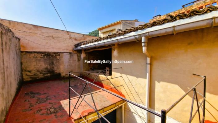 Image No.20-6 Bed Townhouse for sale