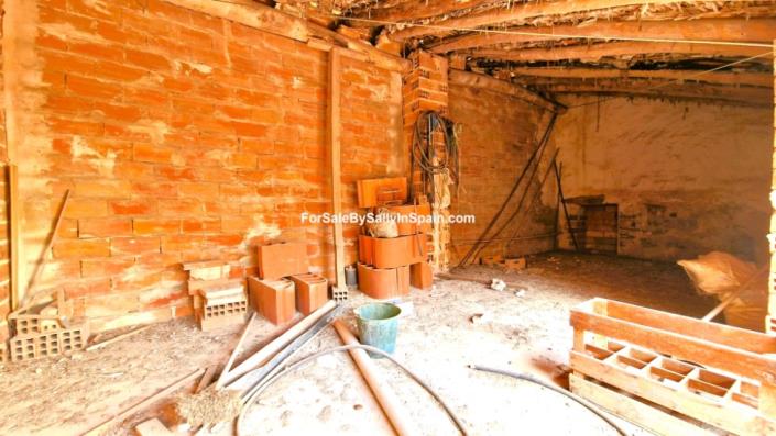 Image No.21-6 Bed Townhouse for sale