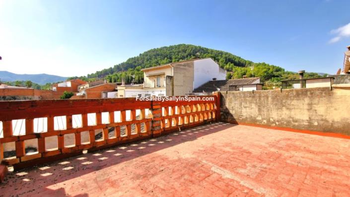 Image No.2-6 Bed Townhouse for sale