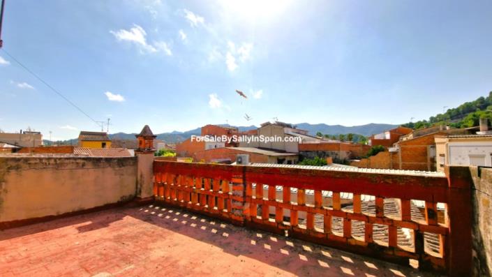 Image No.23-6 Bed Townhouse for sale