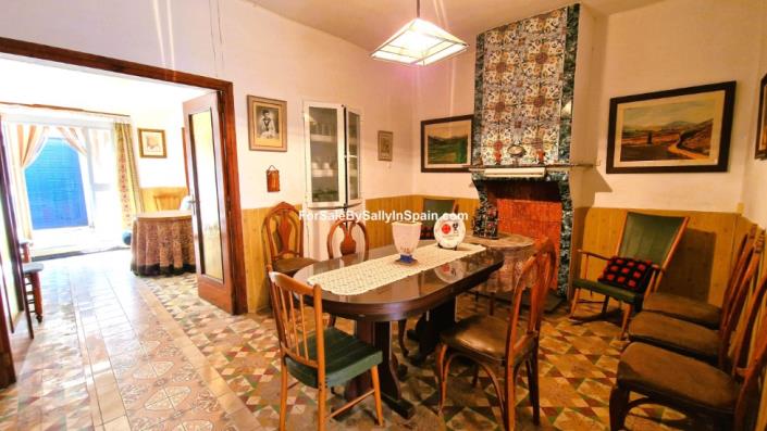 Image No.8-6 Bed Townhouse for sale