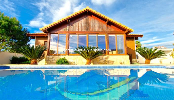 Image No.8-4 Bed Villa for sale