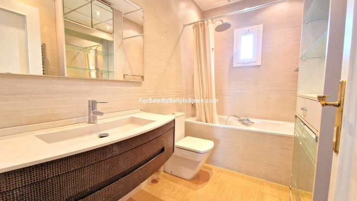 Image No.21-5 Bed Villa for sale