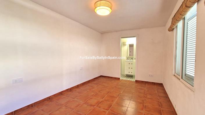 Image No.30-5 Bed Villa for sale