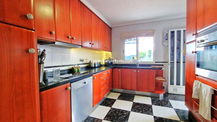 Image No.17-5 Bed Villa for sale