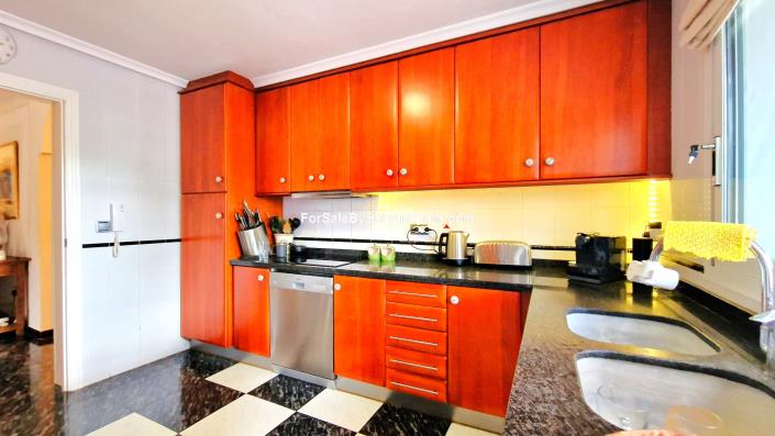 Image No.18-5 Bed Villa for sale