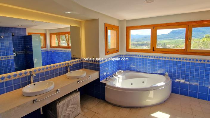 Image No.34-3 Bed Villa for sale