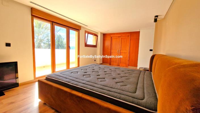 Image No.33-3 Bed Villa for sale