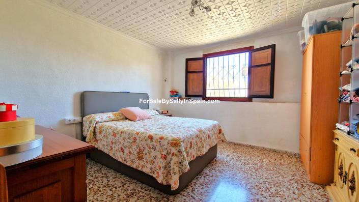 Image No.37-5 Bed Villa for sale