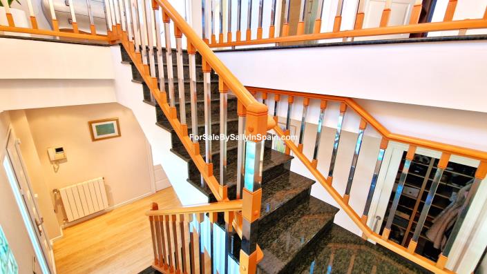 Image No.35-6 Bed Villa for sale