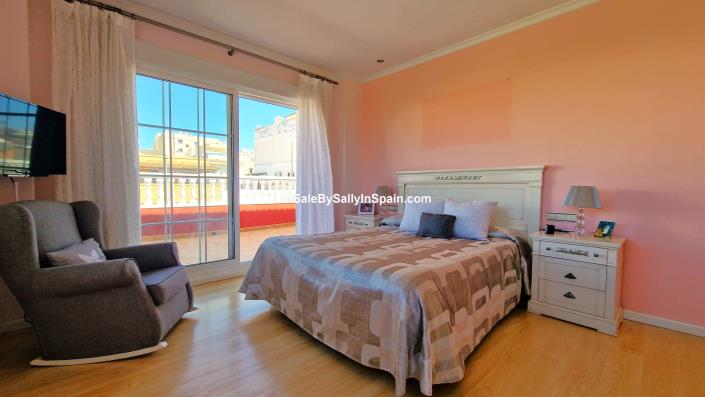 Image No.37-6 Bed Villa for sale