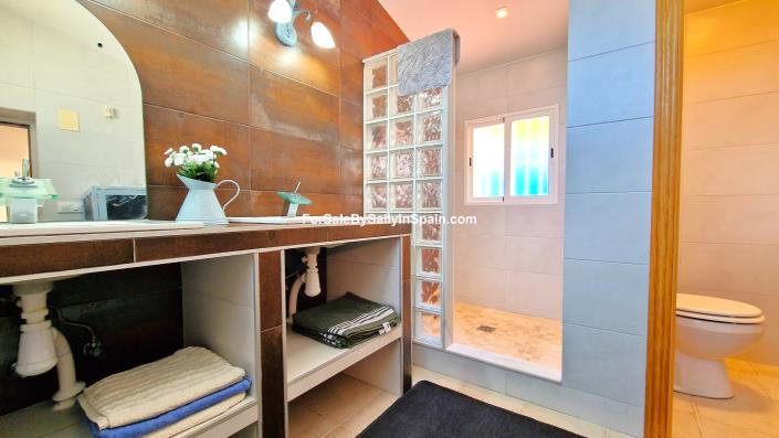 Image No.38-4 Bed Villa for sale