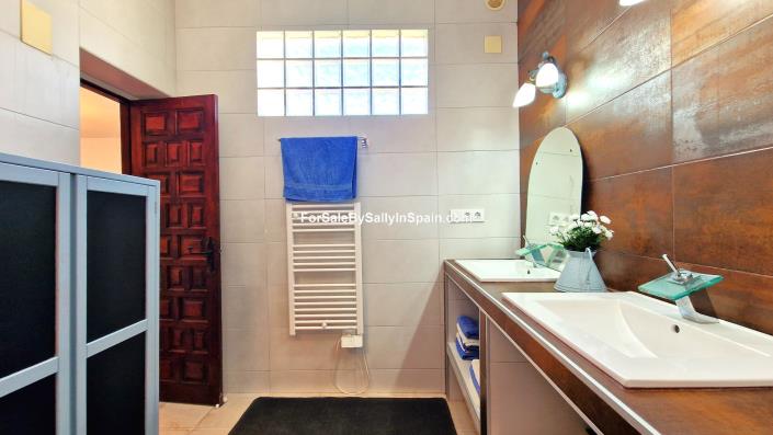 Image No.39-4 Bed Villa for sale