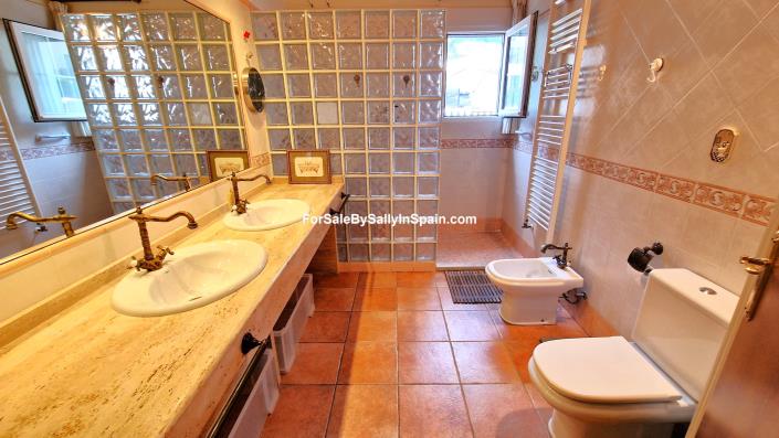 Image No.36-Chalet de 4 chambres à vendre à Alzira